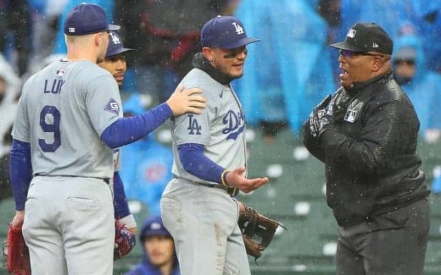 審判が”試合を成立”させようと…ド軍内野手が波乱のカブス戦で激昂した理由
