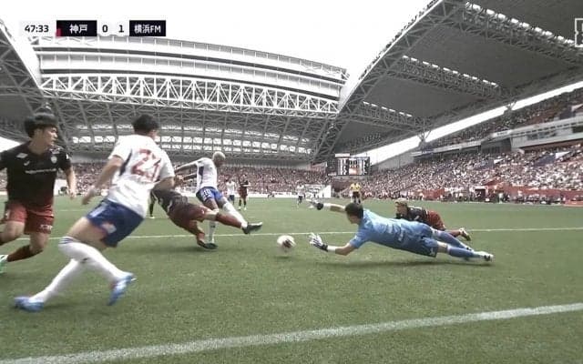 「さすがの決定力」日本代表GKの好セーブもなんの、スルーパス→スーパークロスからの鮮烈過ぎる連続攻撃で昨季王者の壁を崩し切った瞬間「非常に精度が高い」