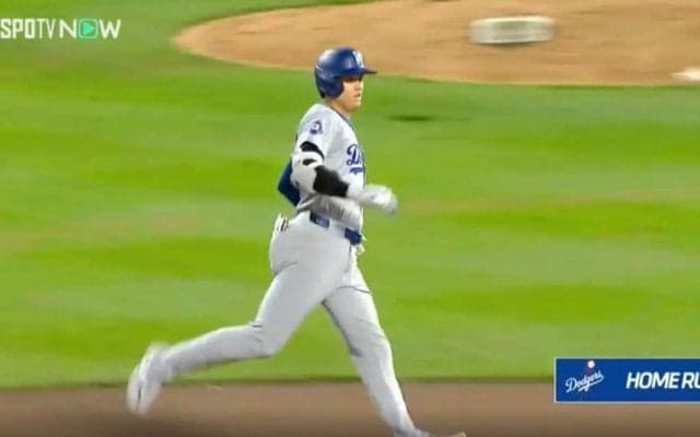 え、入ったの！？ 大谷翔平、自分で打ったホームランにビックリ…？　第3号逆方向弾で走りながら見せた一瞬の“表情”にファン騒然 「マジかｗ」「本人ビックリ弾」