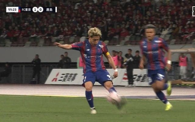 「神試合きた！」「今シーズンベストだろ」CL準々決勝の大一番はとんでもないゴラッソ続出！負けられないレアル・マドリードの仕事人が圧巻ボレーで壮絶な撃ち合いを締めくくった瞬間「えぐいやつ決まった！」「ゴラッソ返し」