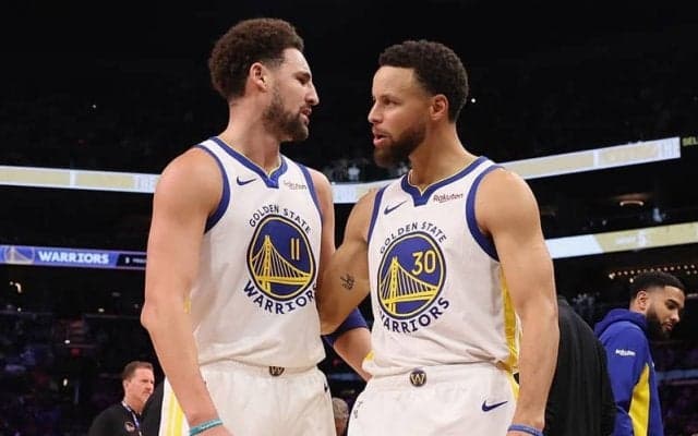 ウォリアーズのカリーとトンプソンが1シーズンにそろって3ポイント250本以上を成功