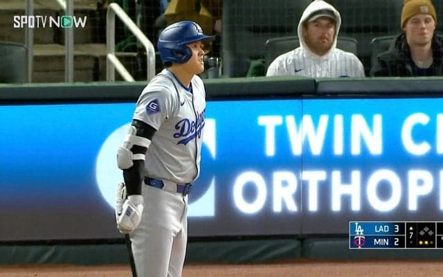 「HR確定演出キター！」大谷翔平が自打球直後に“予言的中”3号弾 「あいーーは打つ前兆」予兆感じる悶絶シーンでファン早くも熱狂