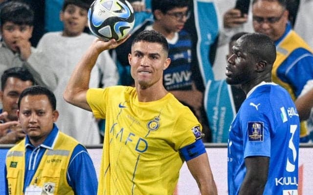 C・ロナウドが激昂の肘打ち2発で一発退場の愚行…倒れた相手を踏みつけたとも