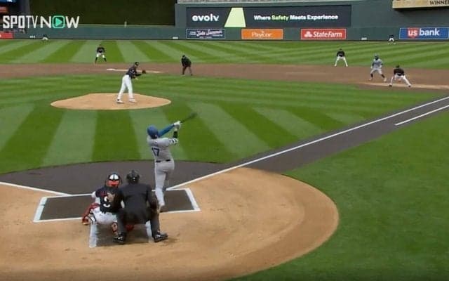 球場騒然… どこまで飛ばすんだよ！ 大谷翔平、打球の飛び方が“ヤバすぎる”と話題に　打った瞬間にセンターの頭上を超える爆速“特大ヒット”にファン騒然