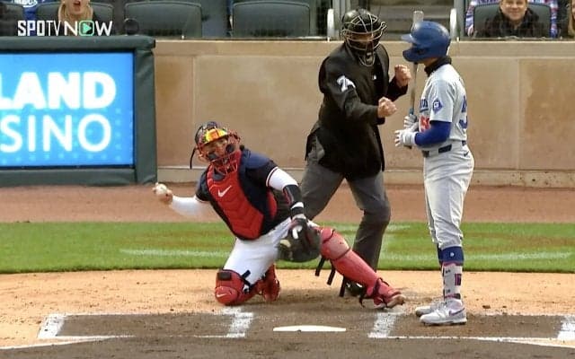 「ひでーな…」ベッツ、まさかの三振判定にブチギレ 「ボール2個分くらい外れて…」解説者も呆然のシーンが物議