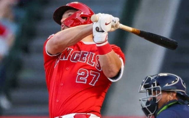 エ軍の儀式は「ずいぶん変わった」　大谷退団で消えた兜…トラウトに被せられた“天使の輪”