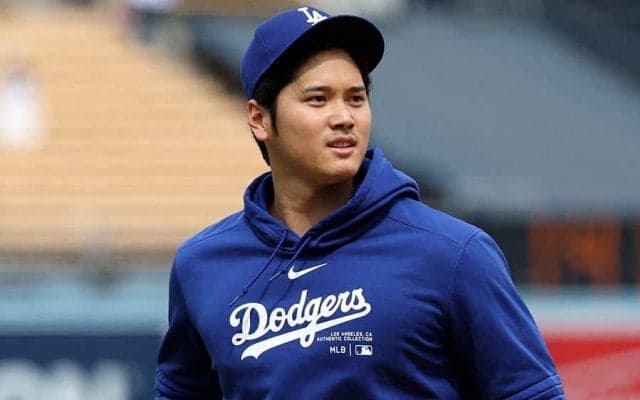 大谷翔平を「しっかりガード」　私服とともに…ファン注目の“2人組”「仲良しだね」
