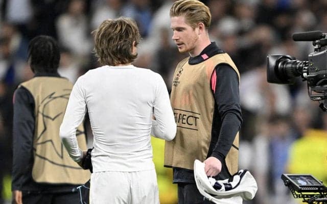 「到着した時に嘔吐した」ベンチ入りもプレーしなかったデ・ブライネについてグアルディオラ監督が言及「文句を言っている暇はない」