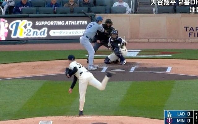 大谷翔平に一体、何が起こったのか…？ ビックリしすぎて動きが止まった“予想外の一球”がヤバすぎると話題に　ファン騒然「えっ？w」「そこ投げる！？ 」