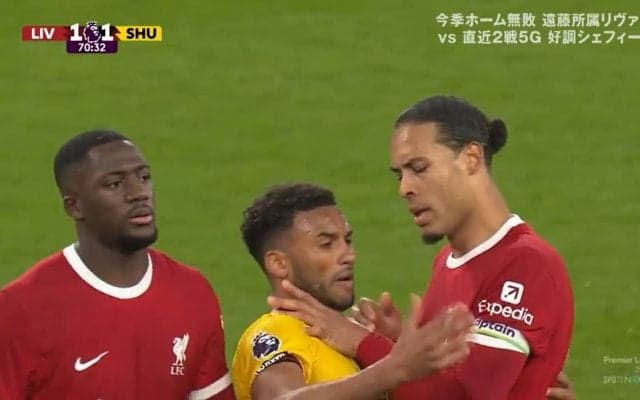 現役最強DFがブチギレ！相手選手を圧縮して地面に沈めた恐怖の瞬間「怖すぎるだろw」「押しつぶされたww」