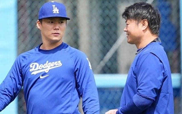 山本由伸と投げ方そっくり…ド軍通訳の投球技術向上中　キャッチボールに見えた“成長”