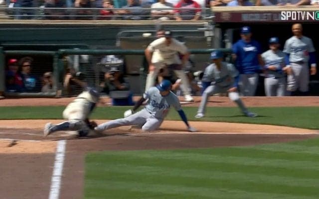 いくらショーヘイだってアウトだろ！大谷翔平、激走が招いたクロスプレーにネット裏の敵地ファンが激怒アピール
