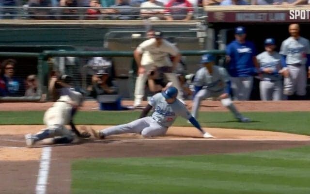 大谷翔平ファンがブチギレ！ 大谷の“爆走走塁”を刺した鬼肩“レーザービーム”がヤバすぎる　捕手への超絶ストライク送球にファン騒然 