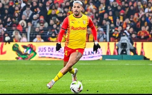 RCランスがアルゼンチン代表DFメディーナと契約延長