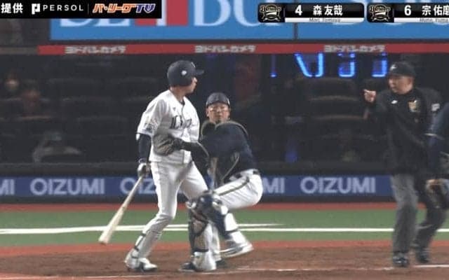 一体、何が起こった…！？「西武をよく知っている」“激レアゲッツー”がヤバすぎると話題に　オリックス・森友哉の野球センスが爆発した瞬間