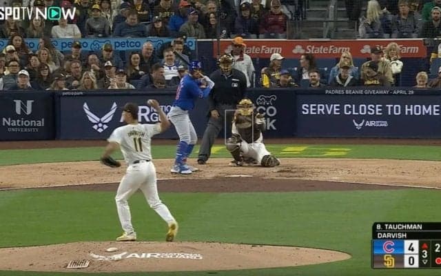 一体、何が起こったのか…！？ ダルビッシュ有に全員が騙された　“超高速牽制”がヤバすぎると話題に「見えねえ…」「モーション小さっ！」