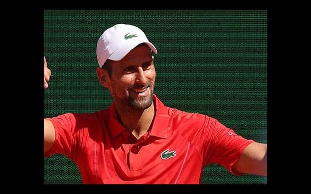 “指揮者”ジョコがブーイングに応戦