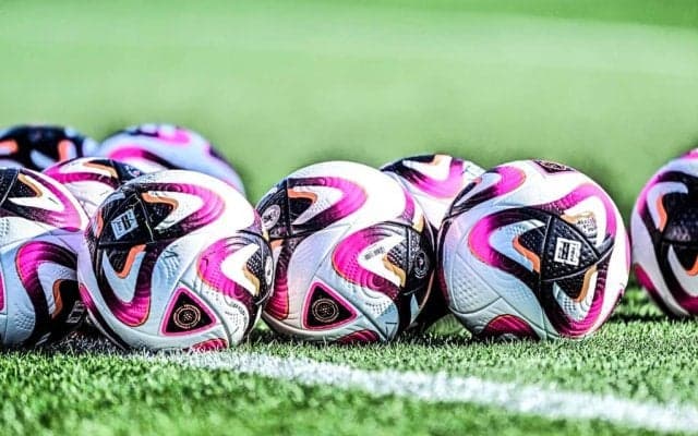 「俊輔と肩組んでますやん!!」林陵平氏が公開した24年度のS級コーチ養成講習会集合ショットが話題！「阿部ちゃん、永井もいる！」「豪華なメンツじゃ…!!」の声