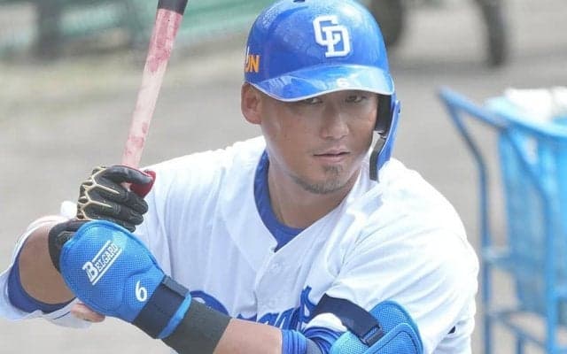 転倒にヒヤリ…中田翔の“献身”に「惚れそう」　一時騒然もファン胸熱「無事でよかった」