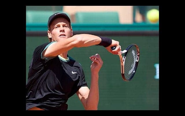 熱戦制したシナー、ルーネ撃破で4強