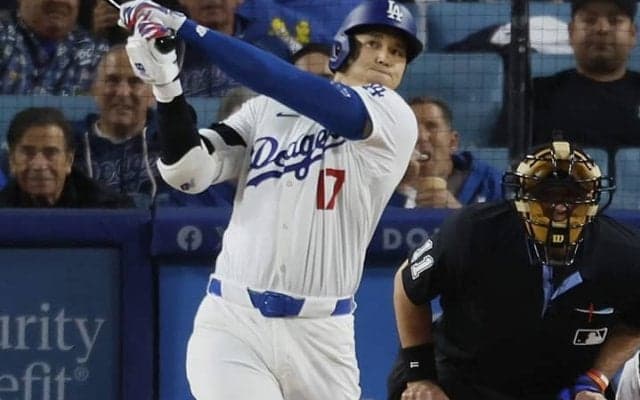 水原氏の騒動余波を吹き飛ばす圧巻スイング！ 大谷翔平のゴジラ松井に並ぶ記録弾に米記者も感嘆「ボールを破壊した」