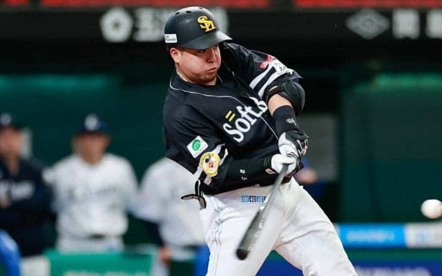 山川穂高、古巣・西武相手に2打席連続満塁弾　プロ野球史上2人目の快挙に敵地も騒然