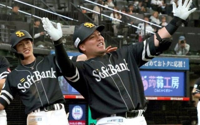 ソフトバンク山川穂高　古巣西武戦で2打席連続満塁弾にブーイング　場内騒然の「どすこいポーズ」に賛否両論が飛び交う背景とは
