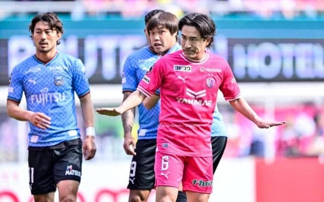 「これは、、、無理だ、、、、涙が止まらん、、、」C大阪DF登里享平が古巣戦後に見せた、なかなか話し出せない“涙のスピーチ”が感動を呼ぶ！「ぼろぼろ泣いてしまいました」の声