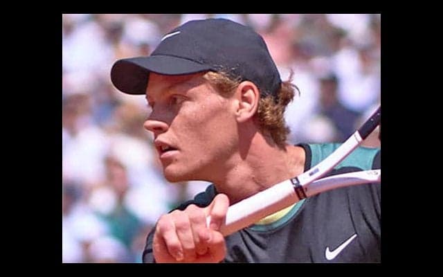 シナー敗退、重要場面で誤審の不運