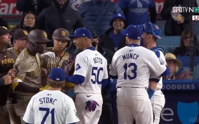 大谷翔平出場の試合で乱闘寸前の事態 両軍選手がグランドに殺到 松井裕樹もブルペンから参加