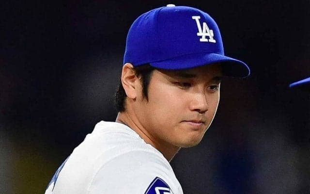 ドサクサに紛れる大谷翔平が「あっ、バレちゃったよ」　“場違い”な所作が話題