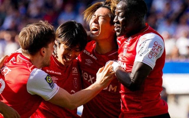 「まじで声出た」「これが見たかった！」日本人ライン開通！ 伊東純也の仕掛けから中村敬斗ヘッドにファン歓喜「これは最高」