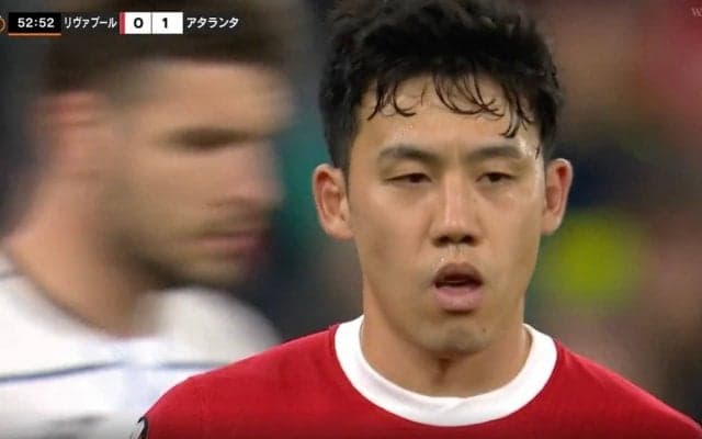 「審判どこ見てんだよ！」「怖すぎる…」 リバプール遠藤航がイラついた瞬間　一瞬ヒヤリ… 物議を醸す“ハンド判定”に観客もブチギレ！