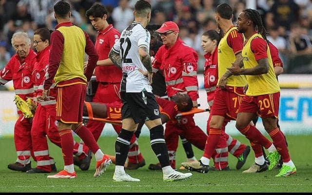 ウディネーゼvsローマが試合途中で中止に…ローマDFエンディカが胸の痛みを訴えて緊急搬送