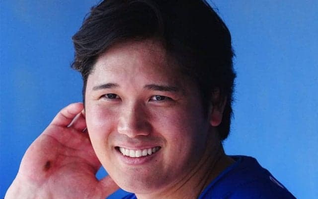 大谷翔平「so flat, you know」　通訳なしで米中継登場…英語で“私物紹介”