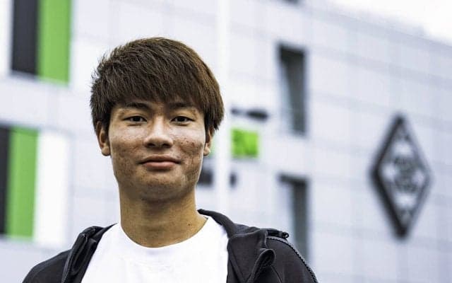 怪物・福田師王はなぜ高校卒業後すぐ渡独したのか？　１年でボルシアMGのトップに昇格