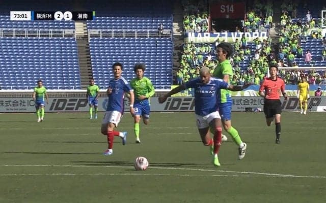 「またドグソかよ！」「厳しくないか？」2試合連続のDOGSO退場にファン悲鳴　VARの介入でイエローカードがレッドに変更、一発退場になった瞬間「きついだろ」