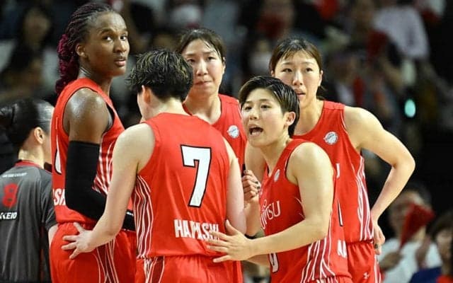 逆王手を許した富士通のテーブスHC「修正点が3つくらい」最終決戦へ宮澤夕貴「富士通のバスケを信じて」