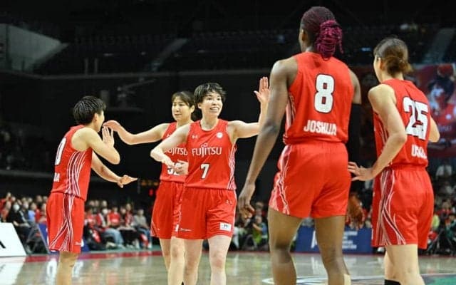 Wリーグ優勝の富士通が異例の“全員集合”インタビュー「ファミリーがいないと」町田瑠唯は涙で感謝