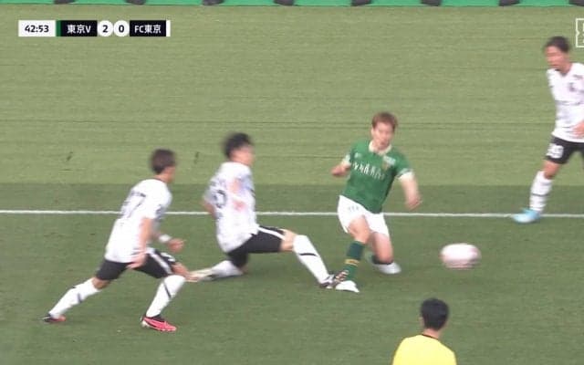 「気持ちが入り過ぎた」「しかたない」異論なさすぎの退場劇 挽回のチャンスを狙い踏み込んだ足が相手を踏みつける危険行為で2枚目イエローの瞬間「次で取り返せ！」