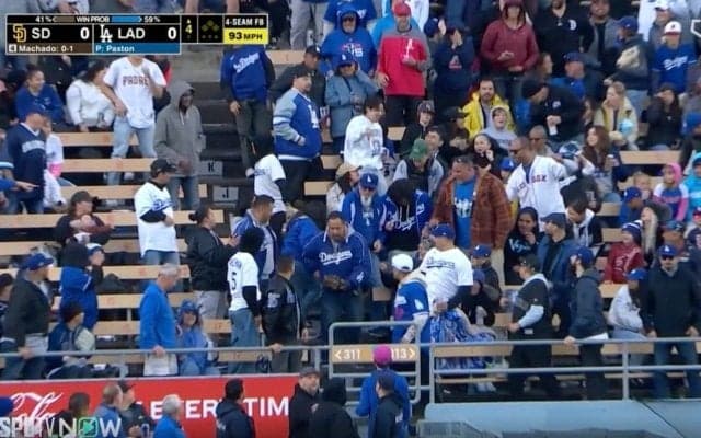 衝撃の“隠し球”事件が勃発！ ヤバすぎるドジャースファンに全員が騙された　敵チームのホームランボールをめぐる“トリックプレー”に騒然 「元木かよｗ」「無駄に用意周到」