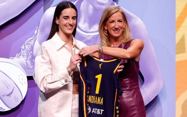 “女性版ステフィン・カリー”がドラフト1位指名でインディアナ・フィーバーへ