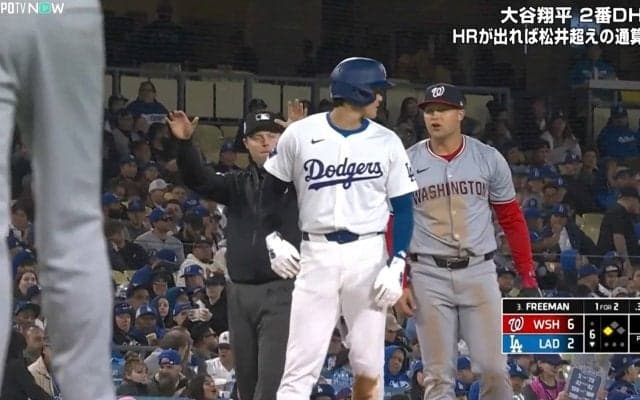 あまり見たことない…大谷翔平の表情が塁上で緩んだ瞬間 最高の笑顔に「野球を楽しんでる」 足で魅せた“ショータイム”後の一コマ