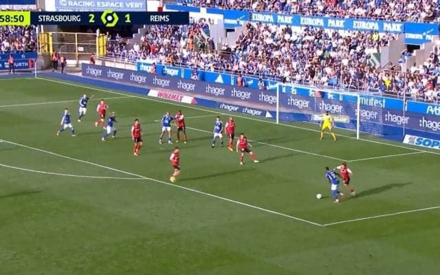 キレッキレだな！中村敬斗が粘りの“10秒対決”に勝利！相手の攻撃を封じ込める執拗ディフェンス発動、激しすぎる切り替えしに完全対応する壮絶マッチアップの瞬間