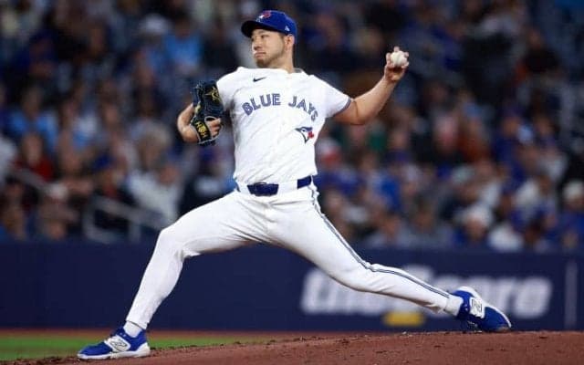 菊池雄星が今季初勝利で「日本製ウイスキー」を仲間とシェア！？ “エグい”変化球でヤ軍相手に圧巻9K…投球分析家も驚愕