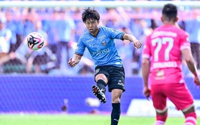 【最終ラインに負傷者続出の川崎。SBではなくCBで佐々木旭が見せる闘志(2)】CBでイメージしたチームの攻撃を生かすためのプレー選択……失点場面は試合後すぐに映像で意見交換