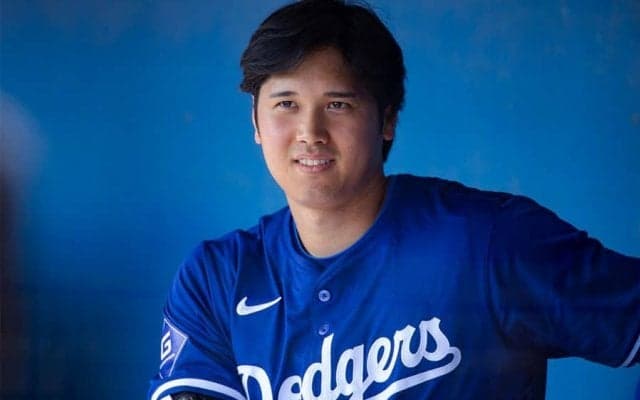 大谷翔平が「小さく見える」　レジェンドとがっちり握手…貴重な1枚が2日で200万回再生