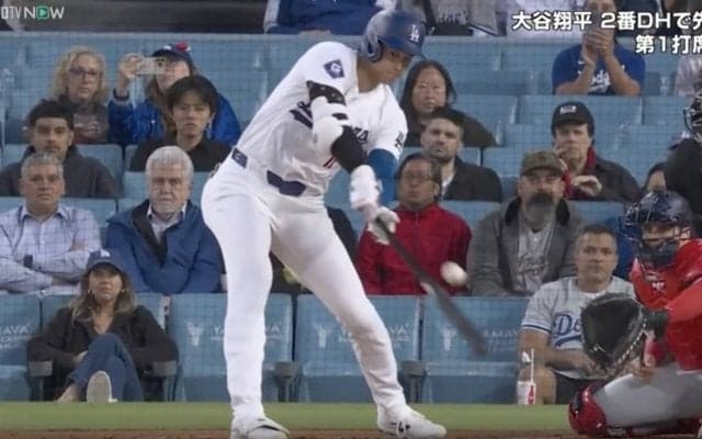 一体、何が起こったのか！？  大谷翔平、もはや変態すぎる　投手を絶望させた“右手一本の流し打ち”がヤバすぎると話題に　ファン騒然 「上手すぎて声出た」「イチローかな？」