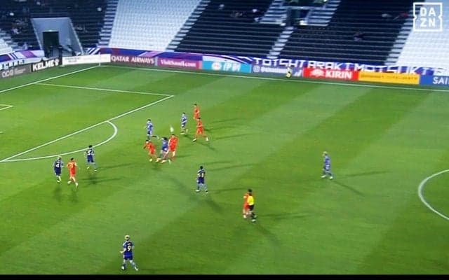 「奇策すぎるw」U-23中国代表の“秘密兵器”に騒然！ 201センチのGKがFW起用され“圧倒的な高さ”を見せつけた瞬間「若島津健かよw」「初めて見たかもしれん」「マジか」