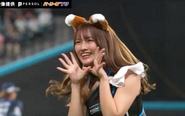 オトナっぽい“黒いきつね”もイイね…！ ファイターズガールが限定コスで“きつねダンス”を披露 「ハマりました」「かっこよさと可愛さがあって好き」